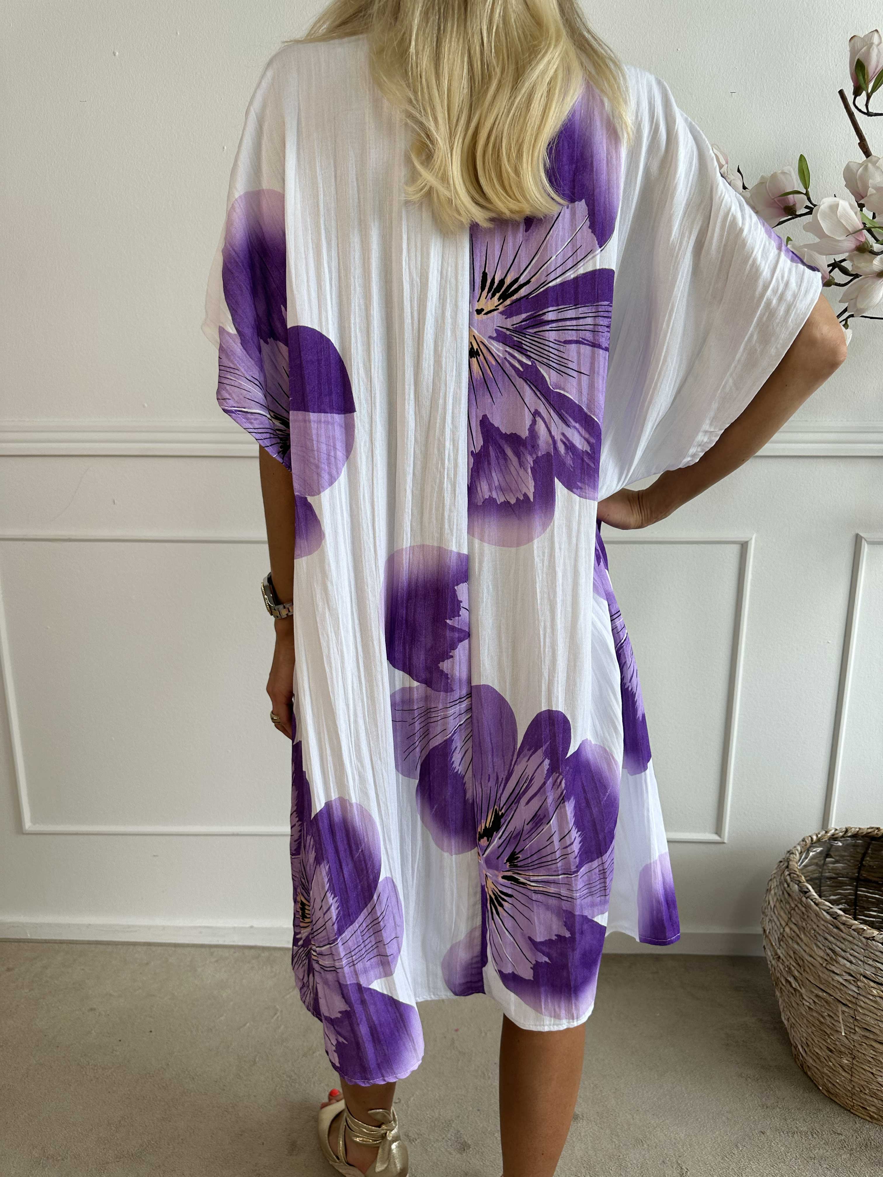 Aya - Blomstret t-shirt kjole i viskose